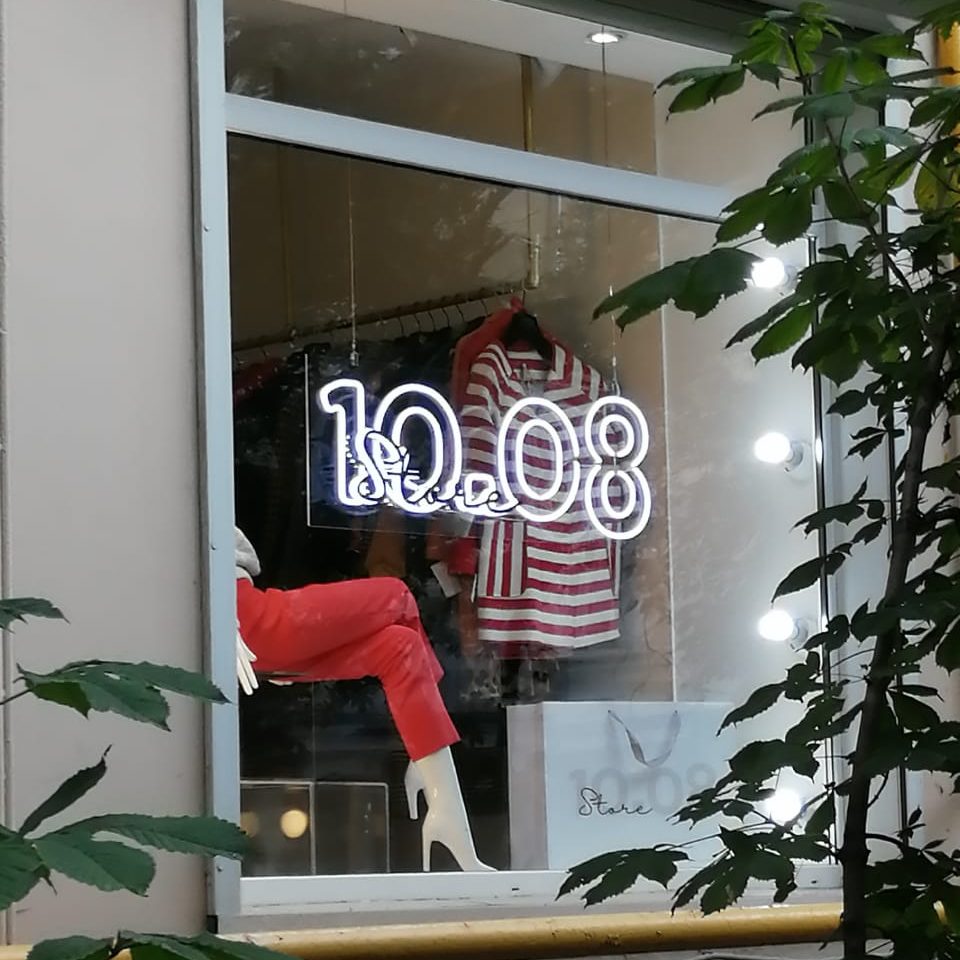 Вывеска для салона красоты из гибкого неона